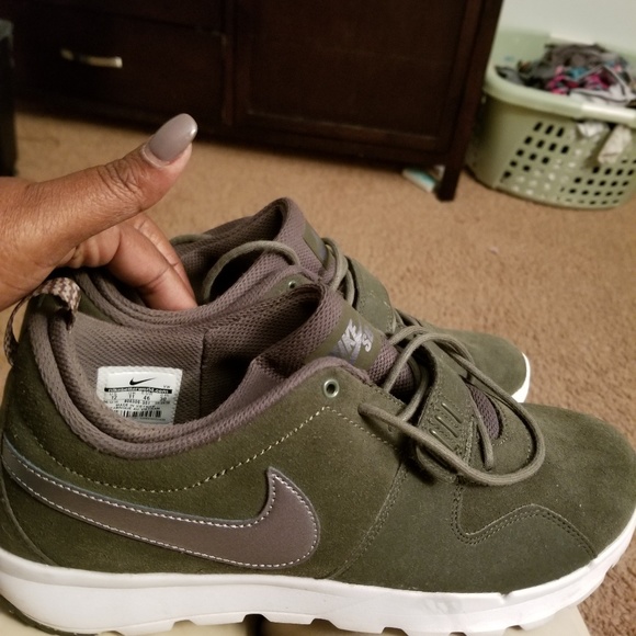 Shoes - Picture 1 of 3